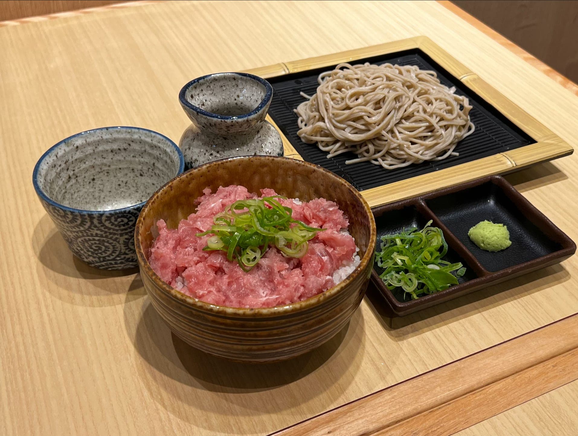 まぐろユッケ丼
