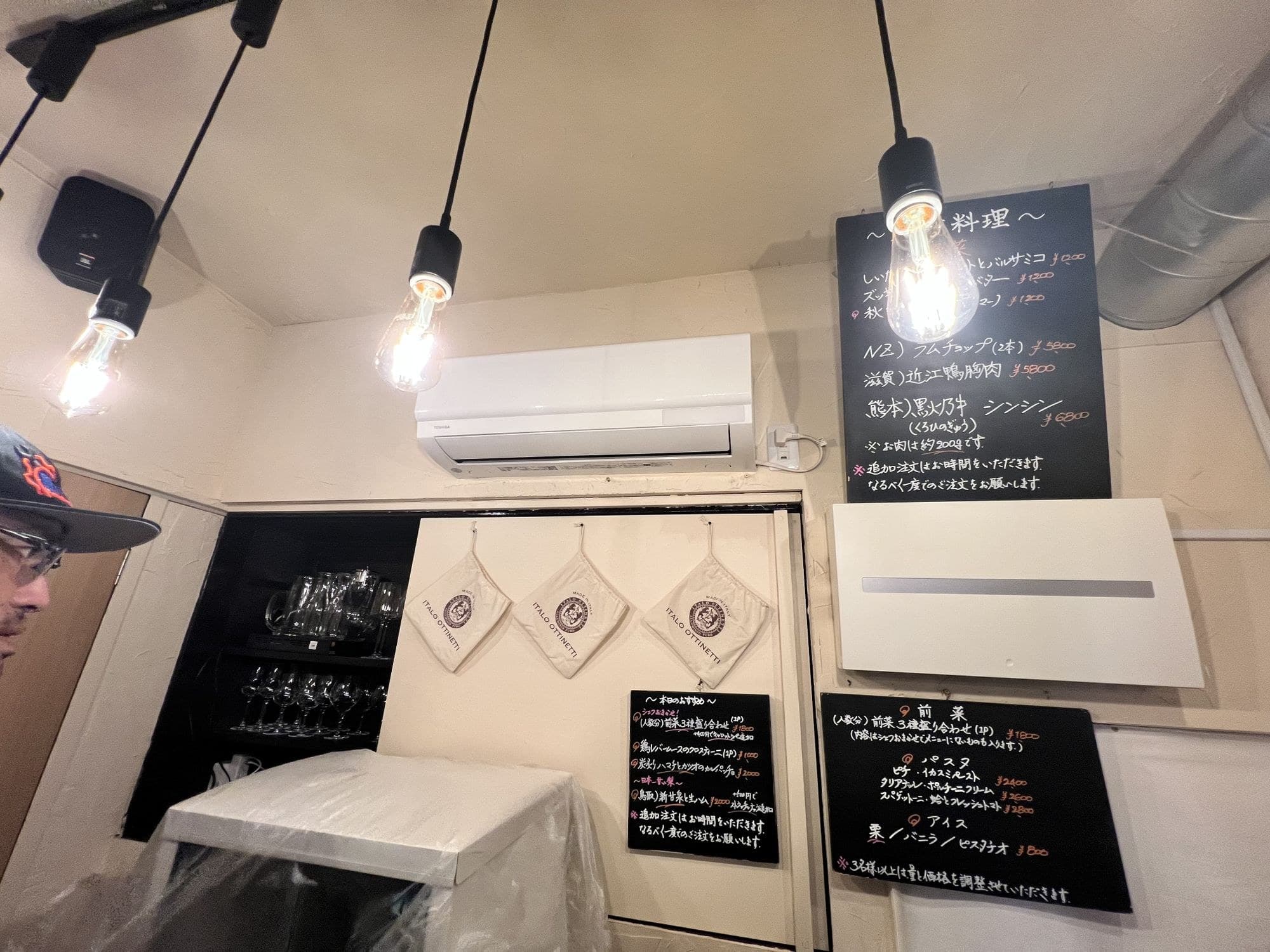エアコンの暖房で、のどがカラカラ。エアコンが水分を吸い取っているわけではありません