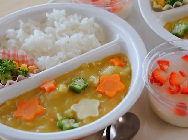 給食は毎日園内で手作り。はぴねすらんど保育園の「自園調理」と食育活動